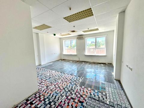 комерційна за адресою Лазаряна вул., 72