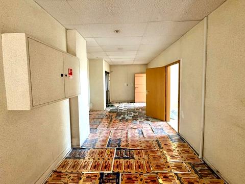 комерційна за адресою Лазаряна вул., 72