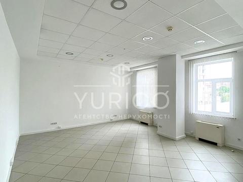 комерційна за адресою Богдана Хмельницького вул., 48