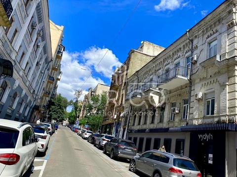 комерційна за адресою Мала Житомирська вул., 6