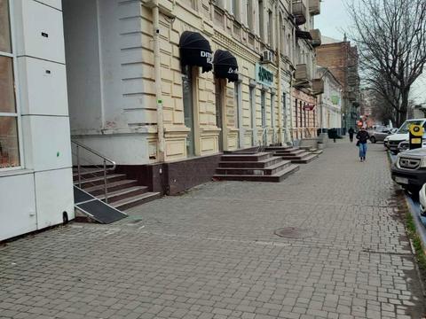 комерційна за адресою Дмитра Яворницького просп. (Карла Маркса), 105