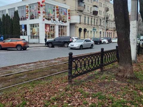 комерційна за адресою Дмитра Яворницького просп. (Карла Маркса), 105