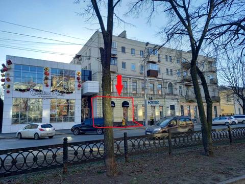 комерційна за адресою Дмитра Яворницького просп. (Карла Маркса), 105