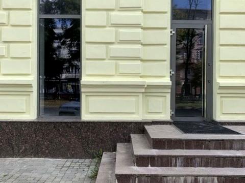 комерційна за адресою Дмитра Яворницького просп. (Карла Маркса), 105