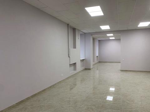 комерційна за адресою Дмитра Яворницького просп. (Карла Маркса), 105