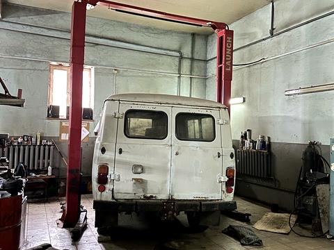 комерційна за адресою Чорновола вул., 115