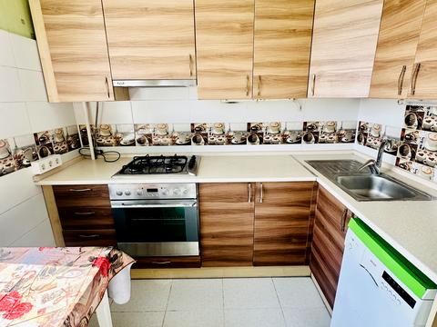 квартира по адресу Владимира Момота ул., 40