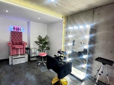 комерційна за адресою Олега Мудрака вул. (Генерала Наумова), 1-Б