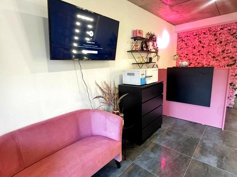 комерційна за адресою Олега Мудрака вул. (Генерала Наумова), 1-Б