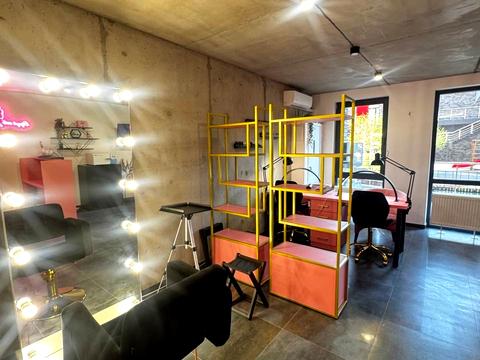 комерційна за адресою Олега Мудрака вул. (Генерала Наумова), 1-Б