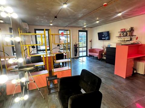 комерційна за адресою Олега Мудрака вул. (Генерала Наумова), 1-Б