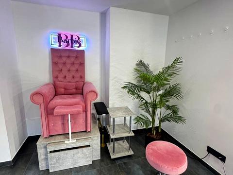 комерційна за адресою Олега Мудрака вул. (Генерала Наумова), 1-Б