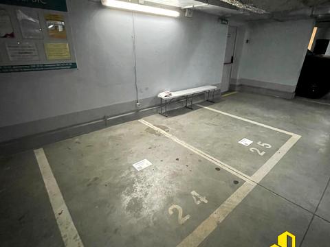 паркомісце за адресою Андрія Верхогляда вул. (Михайла Драгомирова), 16