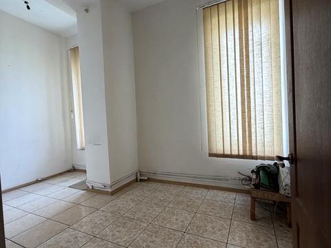 комерційна за адресою Варненська вул., 7