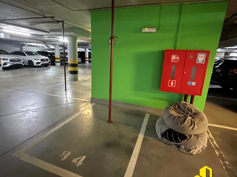 паркомісце за адресою Андрія Верхогляда вул. (Михайла Драгомирова), 20