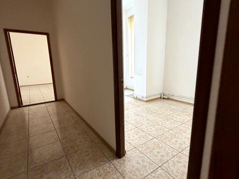 комерційна за адресою Варненська вул., 7