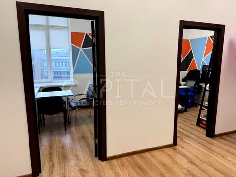 комерційна за адресою майдан Незалежності пл., 18