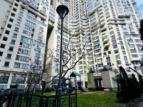 паркомісце за адресою Євгена Коновальця вул. (Щорса), 44-А