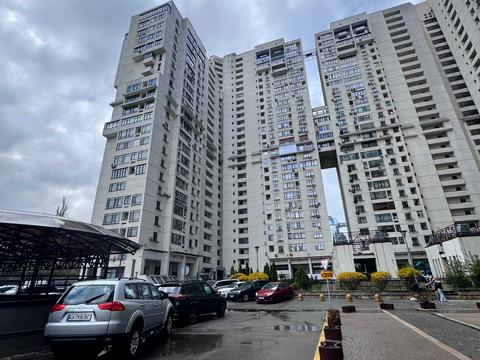 паркомісце за адресою Євгена Коновальця вул. (Щорса), 44-А