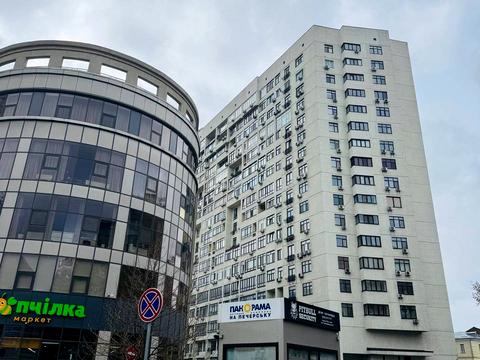 паркомісце за адресою Євгена Коновальця вул. (Щорса), 44-А