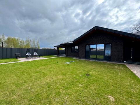 будинок за адресою Приозерна вул.