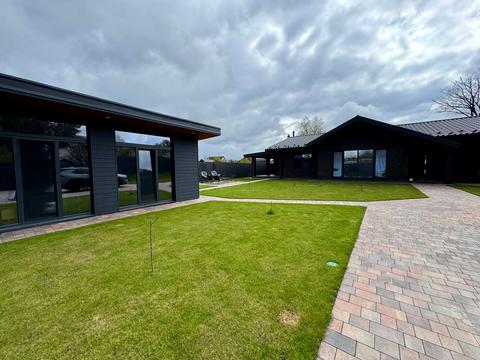 будинок за адресою Приозерна вул.