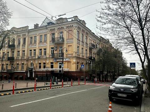 комерційна за адресою Лисенка вул., 1