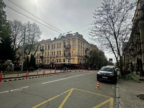 комерційна за адресою Лисенка вул., 1