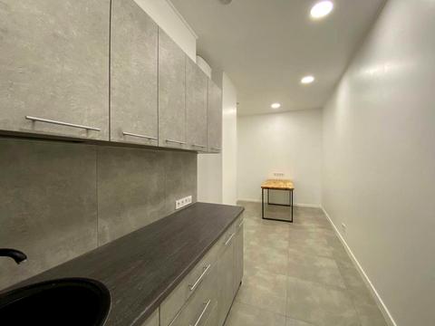 комерційна за адресою Кловський узвіз, 7a