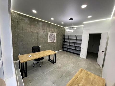 комерційна за адресою Кловський узвіз, 7a