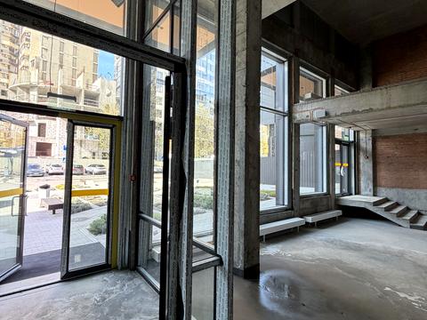 комерційна за адресою Василя Тютюнника вул. (Анрі Барбюса), 39