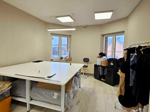 комерційна за адресою Велика Васильківська вул. (Червоноармійська), 9-2