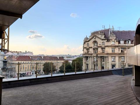 комерційна за адресою Адама Міцкевича пл., 10