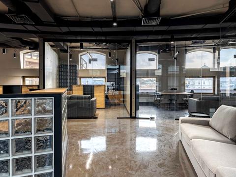 комерційна за адресою Адама Міцкевича пл., 10