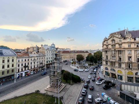 комерційна за адресою Адама Міцкевича пл., 10