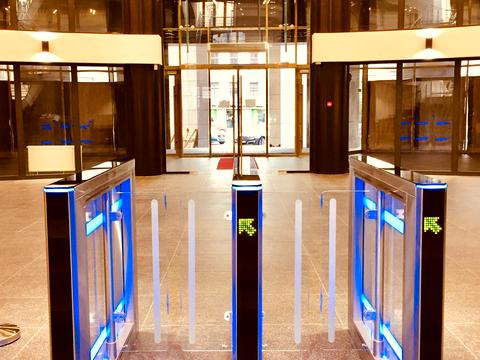 комерційна за адресою Адама Міцкевича пл., 10