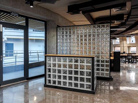 комерційна за адресою Адама Міцкевича пл., 10