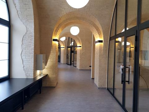 комерційна за адресою Лесі Українки бульв., 28