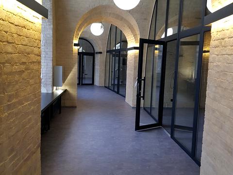 комерційна за адресою Лесі Українки бульв., 28