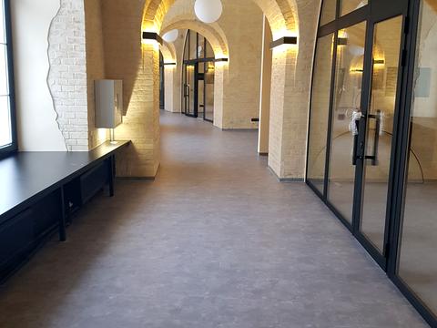 комерційна за адресою Лесі Українки бульв., 28