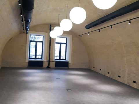 комерційна за адресою Лесі Українки бульв., 28