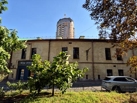 комерційна за адресою Лесі Українки бульв., 28