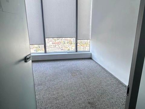 комерційна за адресою Спортивна пл., 1