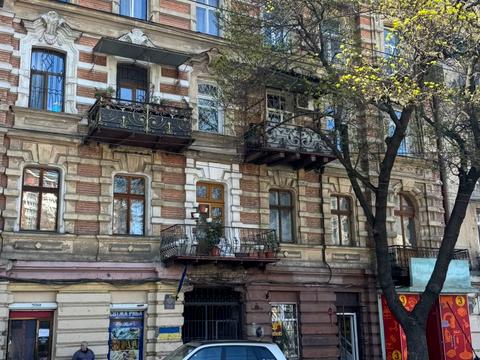 комерційна за адресою Канатна вул., 52