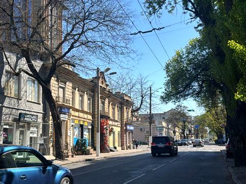 комерційна за адресою Канатна вул., 52