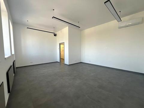 комерційна за адресою Олександра Поля вул. (Жовтнева), 18