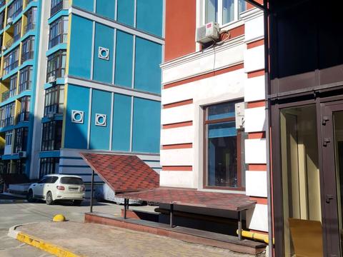 комерційна за адресою Українська вул., 83б к.1-5