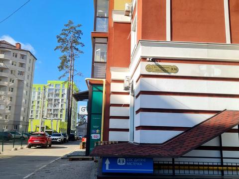 комерційна за адресою Українська вул., 83б к.1-5