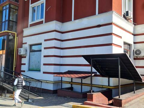 комерційна за адресою Українська вул., 83б к.1-5