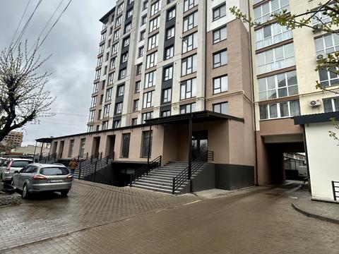 комерційна за адресою Чорновола вул., (Будинок 2)